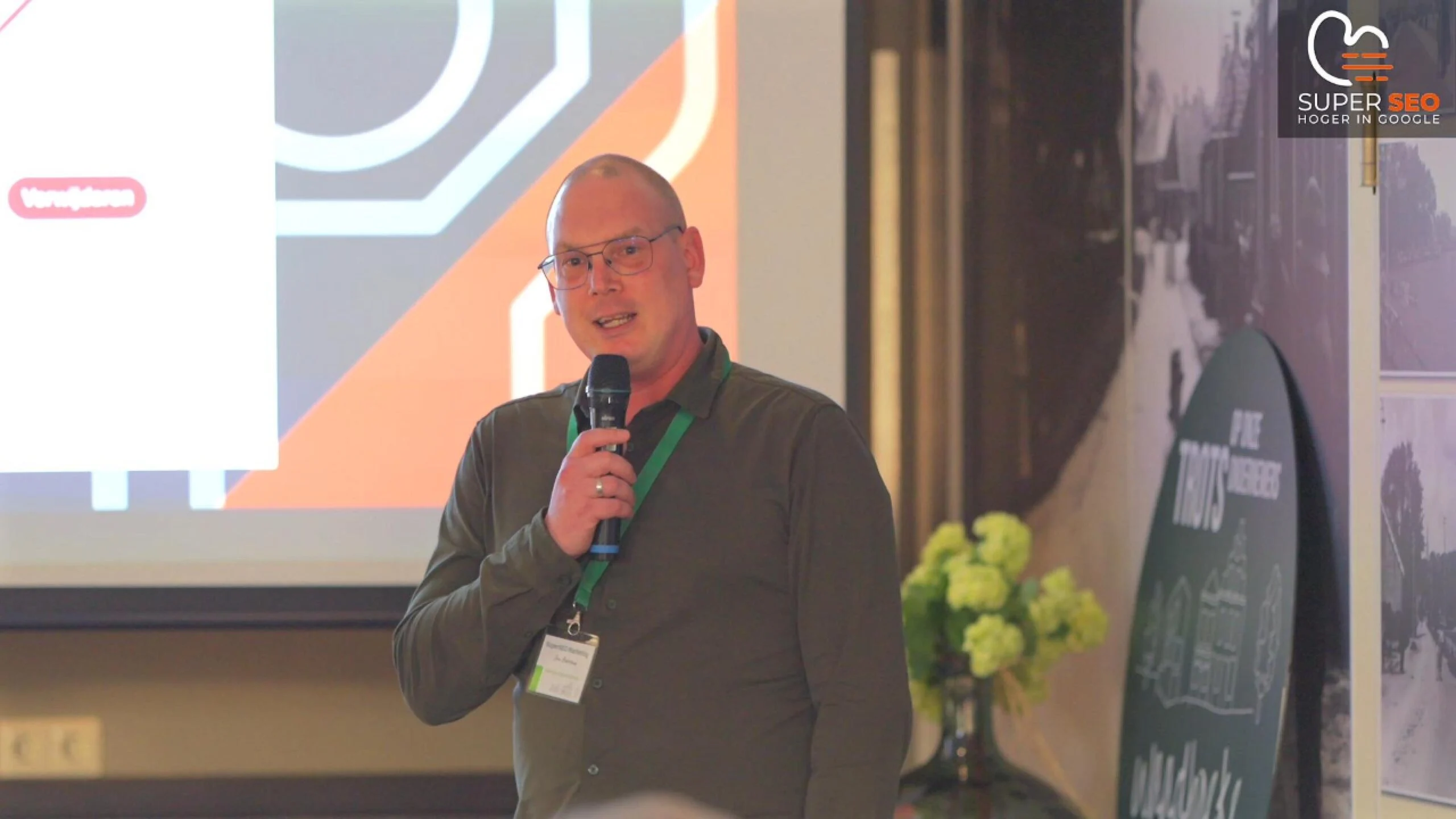 Jan Boersma tijdens een presentatie over SEO en content.