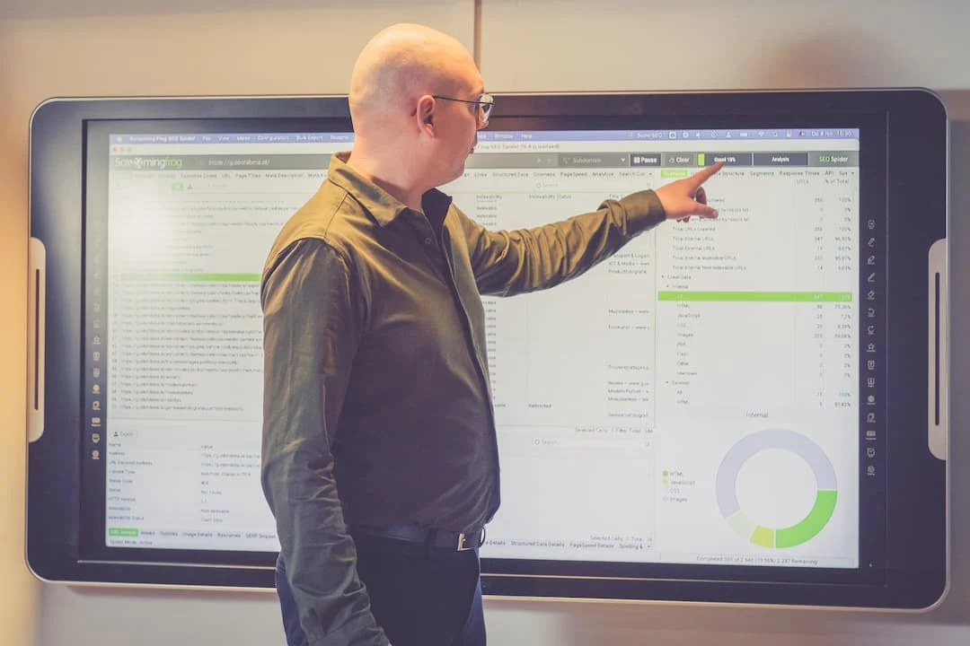 Werksetting van SuperSEO met focus op praktijk en structuur.